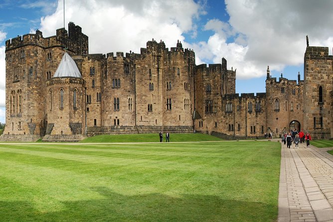 1 Day Alnwick Castle, Holy Island & Scottish Borders - Holy Island and the tide-shaped schedule