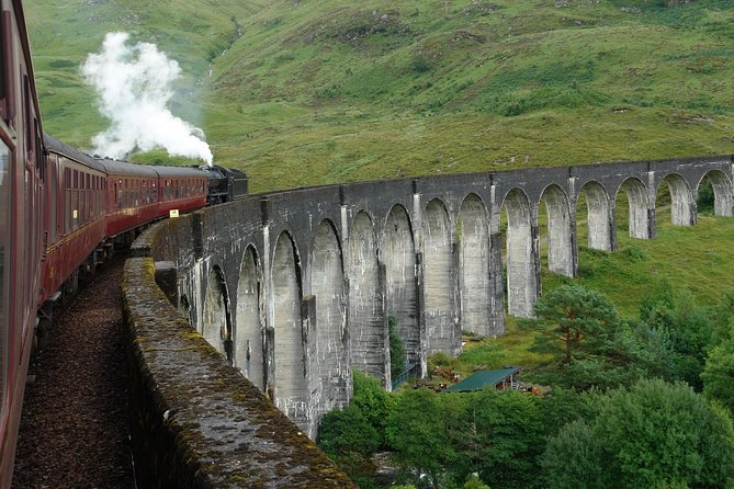 2-Day Jacobite Experience including the Hogwarts Express from Edinburgh - Loch Ness and Urquhart Castle