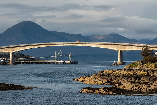 3-Day Isle of Skye Inverness Highlands and Glenfinnan Viaduct Tour from Edinburgh - Is the guide commentary worth the bus time?