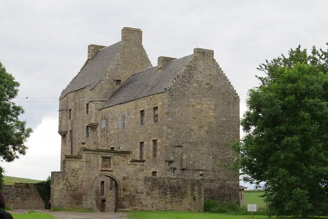 4-Day Outlander Trail Tour from Edinburgh Including Admissions - The guide and coach make or break the days