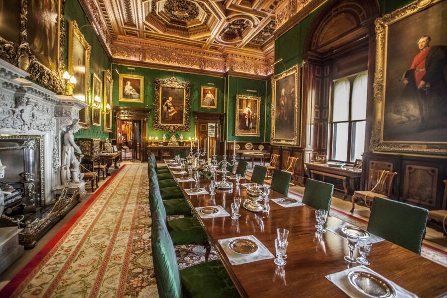 Alnwick Castle and Scottish Borders Tour from Edinburgh - Guides, audio support, and comfort