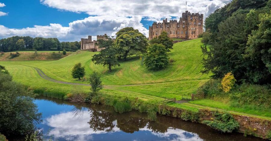 Alnwick Castle and Scottish Borders Tour from Edinburgh - Who should book this tour?