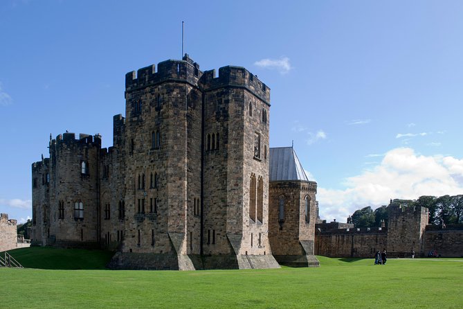 Alnwick Castle, Northumberland and Borders Tour with Admission - Kelso Abbey and the River Tweed