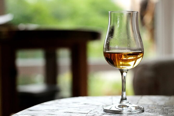 Cellar Of Scotland Walking Tour, taste Edinburgh's finest drinks - Walking into Edinburgh Old Town