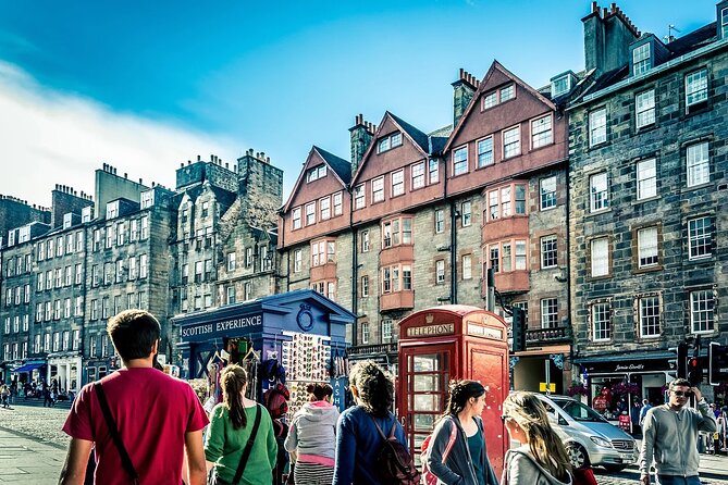 Cellar Of Scotland Walking Tour, taste Edinburgh's finest drinks - Scottish gin and tonic in an Edinburgh venue