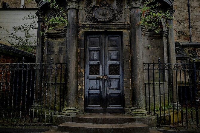 Dark History and Ghost Tour of Edinburgh - Mercat Cross and Edinburgh’s harsh public life