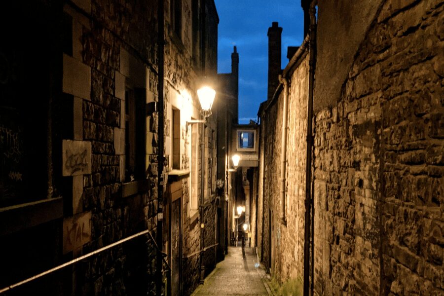 Dark Stories of Edinburgh: walking tour in French - Key points to know before you book