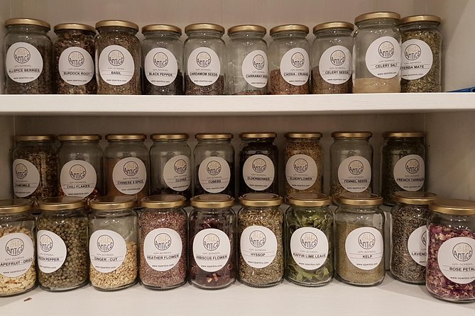 Distill a bottle of Gin on mini copper stills - Choosing botanicals for your own recipe