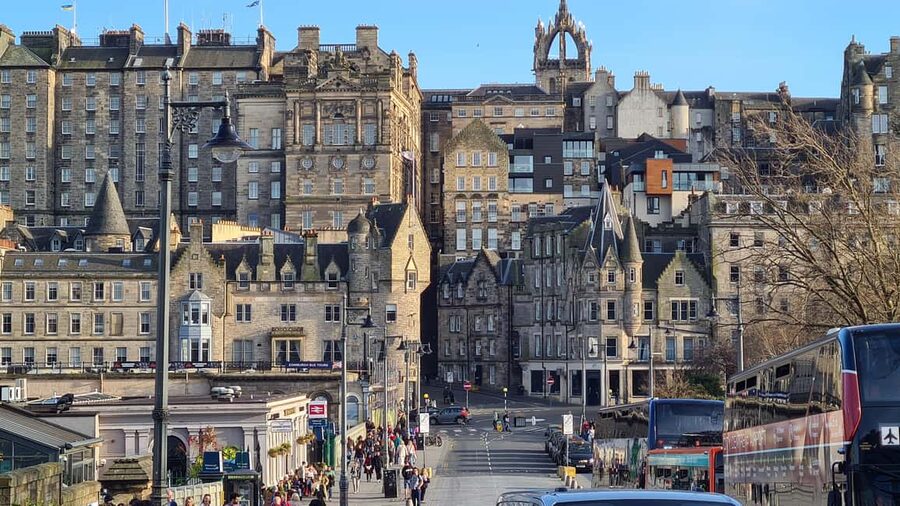 Edimbourg : Visite guidée privée en français avec Clémentine - What to bring for Edinburgh’s streets