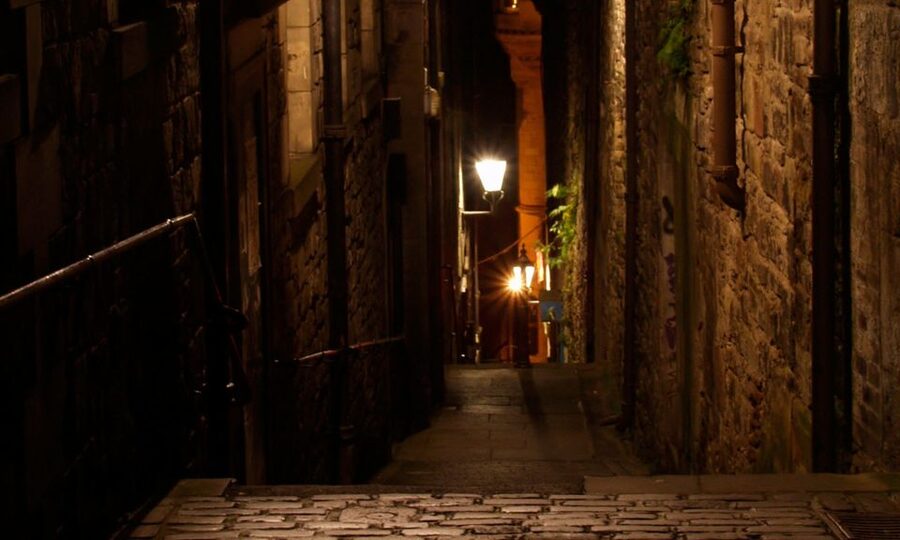 Edinburgh: 2-Hour Ghost Tour in Spanish - Key points to know before booking