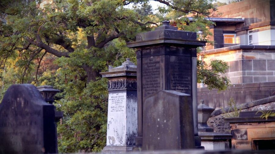 Edinburgh: 2-Hour Ghost Tour in Spanish - The best time to take the tour