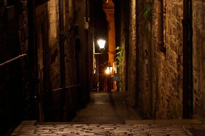 Edinburgh 2 Hour Nighttime Ghost Tour Italian Tour Guide - What to wear and how to plan the evening