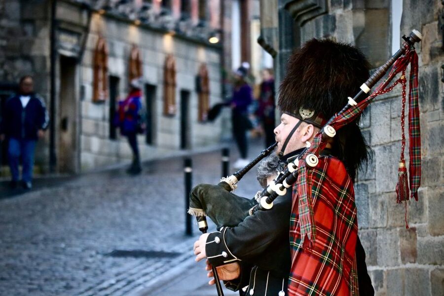 Edinburgh: 3-Hour Guided Secret Food Tour - What the guides add to the food