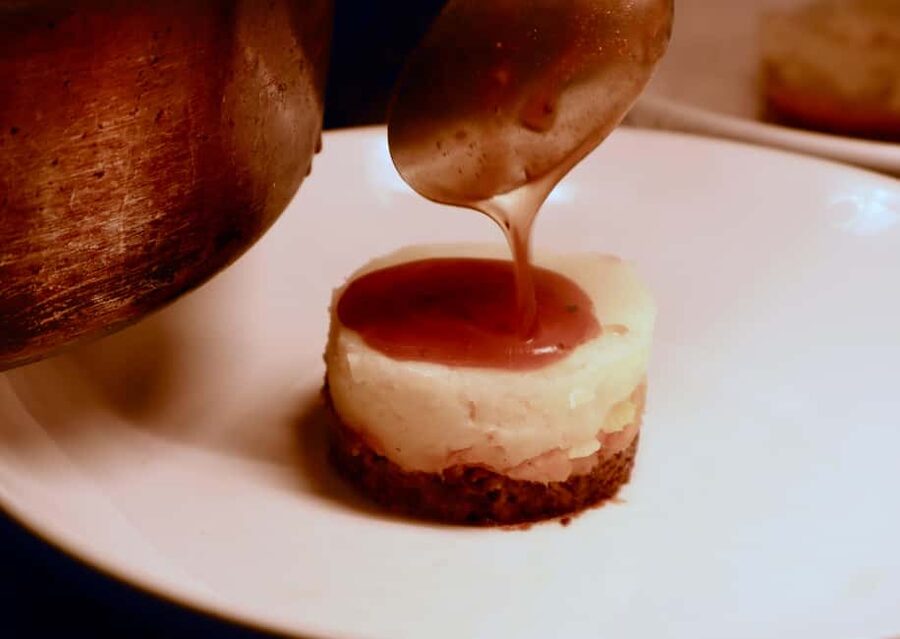 Edinburgh: 3-Hour Guided Secret Food Tour - Neeps, tatties, and a first taste of Scotland