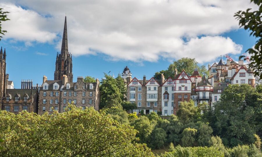 Edinburgh: 3-Hour Historical Walking Tour in Italian - Finishing at The Vennel Viewpoint