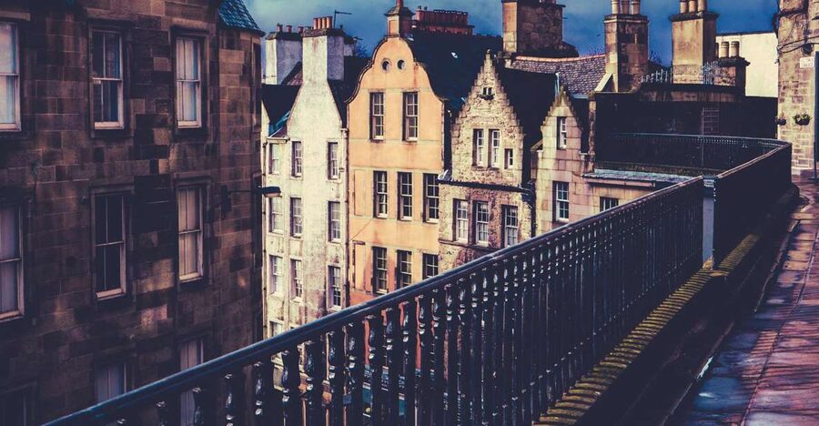 Edinburgh: 3-Hour Historical Walking Tour in Spanish - Following the Royal Mile through Old Town