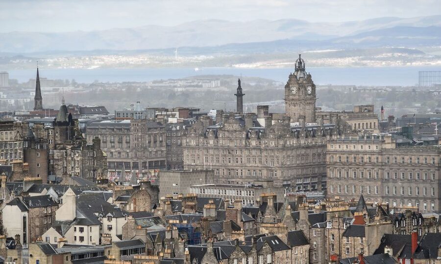 Edinburgh: 3-Hour Historical Walking Tour in Spanish - Is $20 a fair price for three hours?