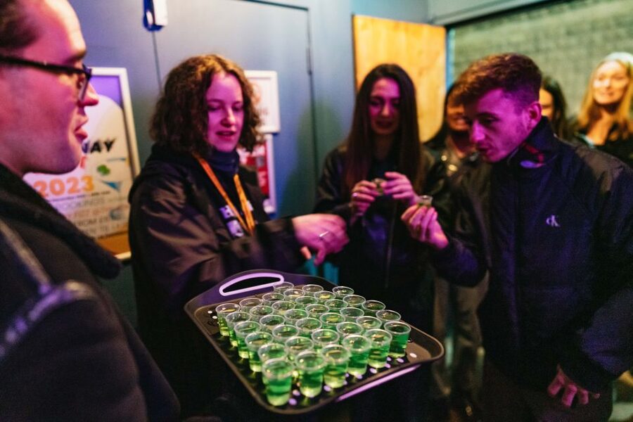 Edinburgh: 7 Bar Pub Crawl with 7 Shots & Discounts - Key points before you book