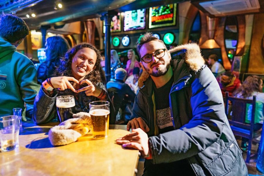 Edinburgh: 7 Bar Pub Crawl with 7 Shots & Discounts - What the £13 or $16 price really buys you