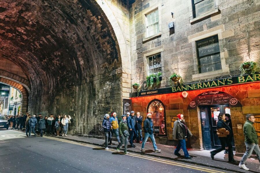 Edinburgh: 7 Bar Pub Crawl with 7 Shots & Discounts - Cancellation and booking flexibility