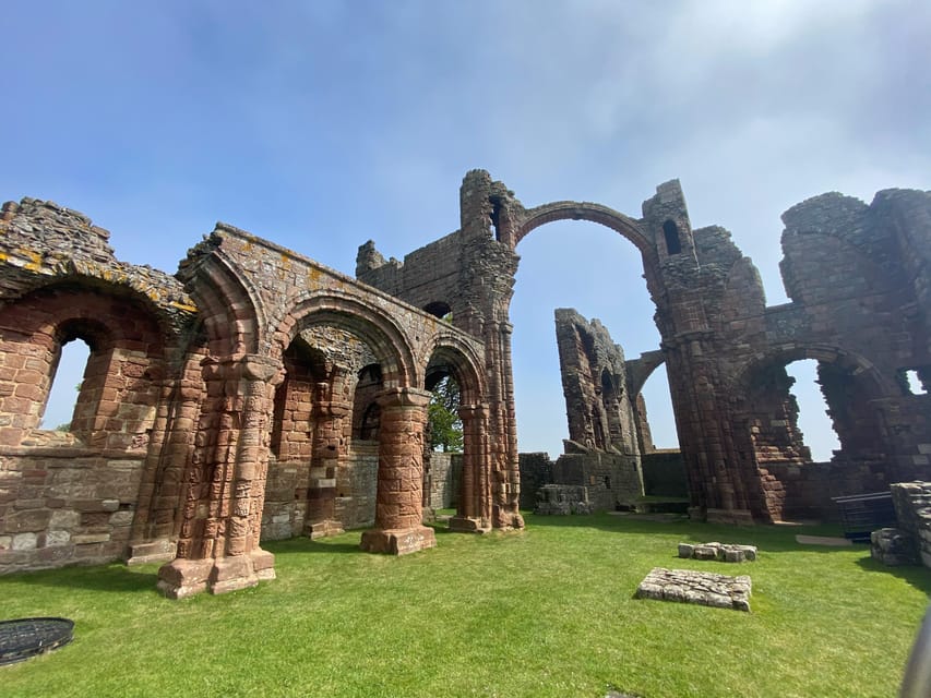 Edinburgh: Bamburgh Castle, Northumberland and Alnwick Trip - What the guides add to the day
