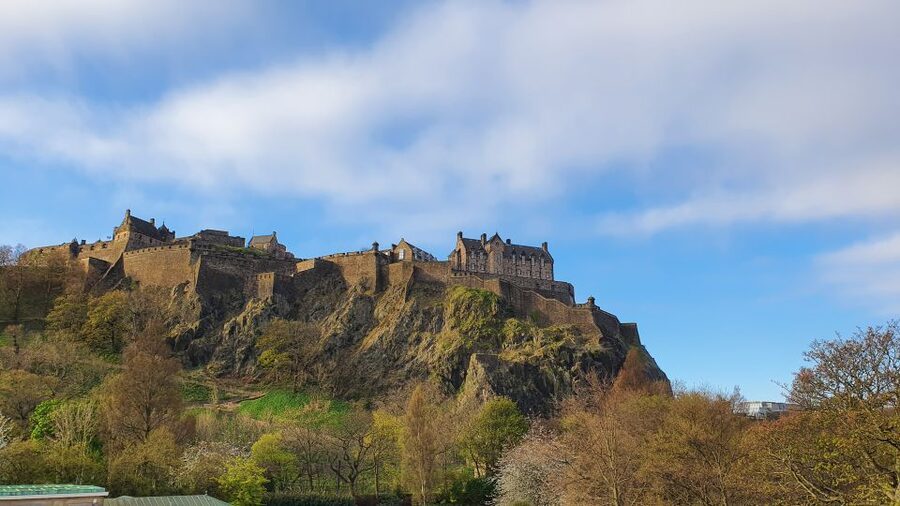 Edinburgh Castle: 120-Minute In-Depth Tour with Expert Guide - Key points at a glance