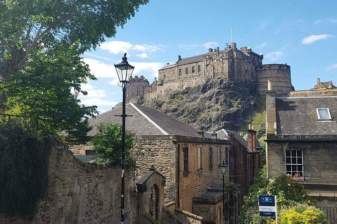 Edinburgh Castle Guided Walking Tour in English - Cancellation and booking details