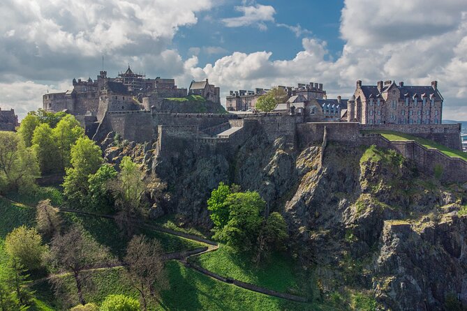 Edinburgh Castle: Guided Walking Tour with Entry Ticket - Why a guided walk helps at Edinburgh Castle