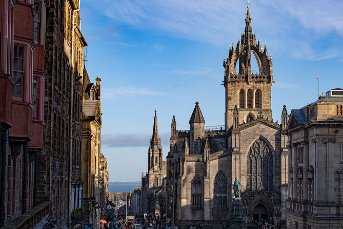 Edinburgh Castle: Guided Walking Tour with Entry Ticket - Views, military history, and the one o’clock gun