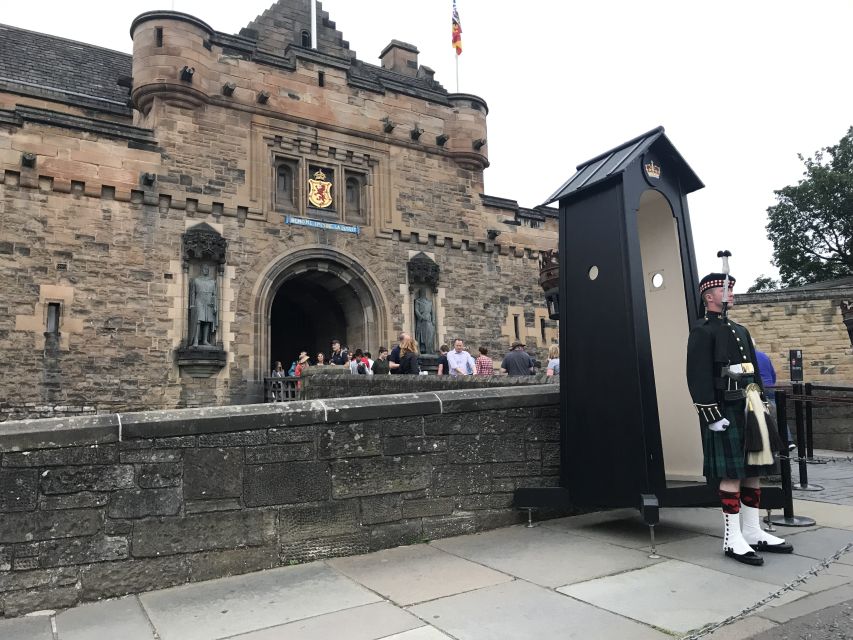 Edinburgh Castle: Guided Walking Tour with Entry Ticket - Weather, footwear, and practical comfort