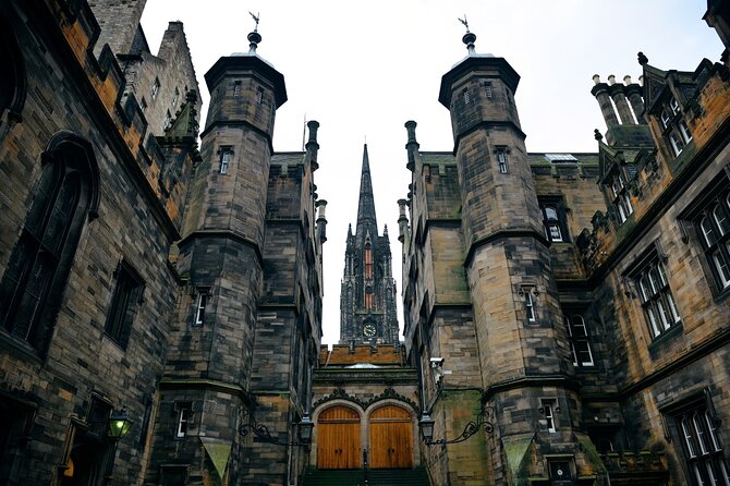Edinburgh Castle & Old Town Small Group Guided Tour - Edinburgh Castle in a focused 50-minute visit