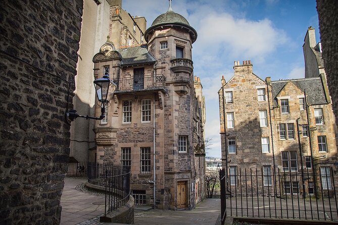 Edinburgh Castle & Royal Mile Walking Tour - Ticket Included - The climb to Edinburgh Castle