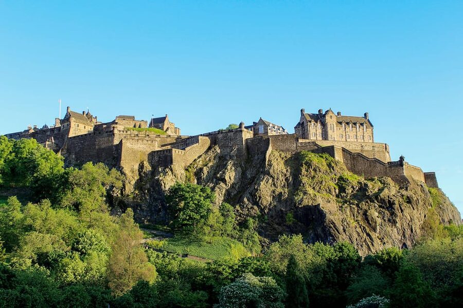 Edinburgh: City Highlights Walking Tour - Group size, pace, and access