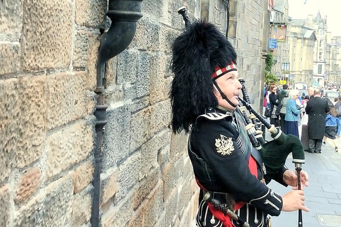 Edinburgh City Walking Tour, Discover Old Town, Royal Mile with a Local Expert! - Rishi’s guiding style and group experience