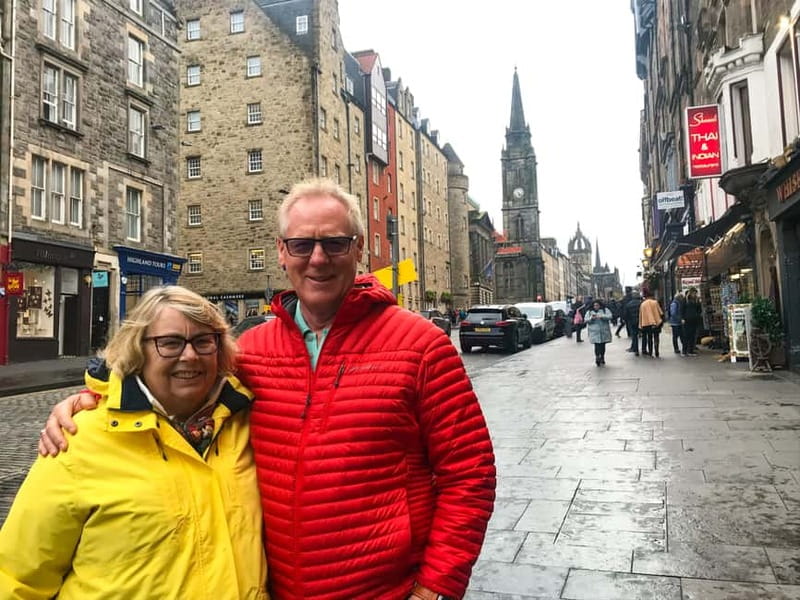 Edinburgh: Custom Highlights & Hidden Gems Tour with a Local - Starting with the famous sights, then looking closer