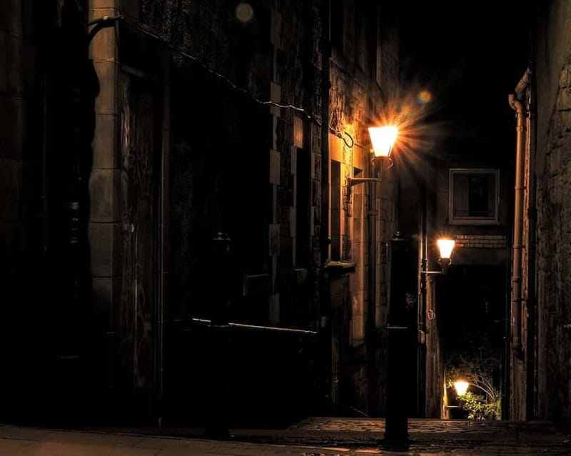 Edinburgh: Dark History Royal Mile Walking Tour - Starting beneath St. Giles Cathedral