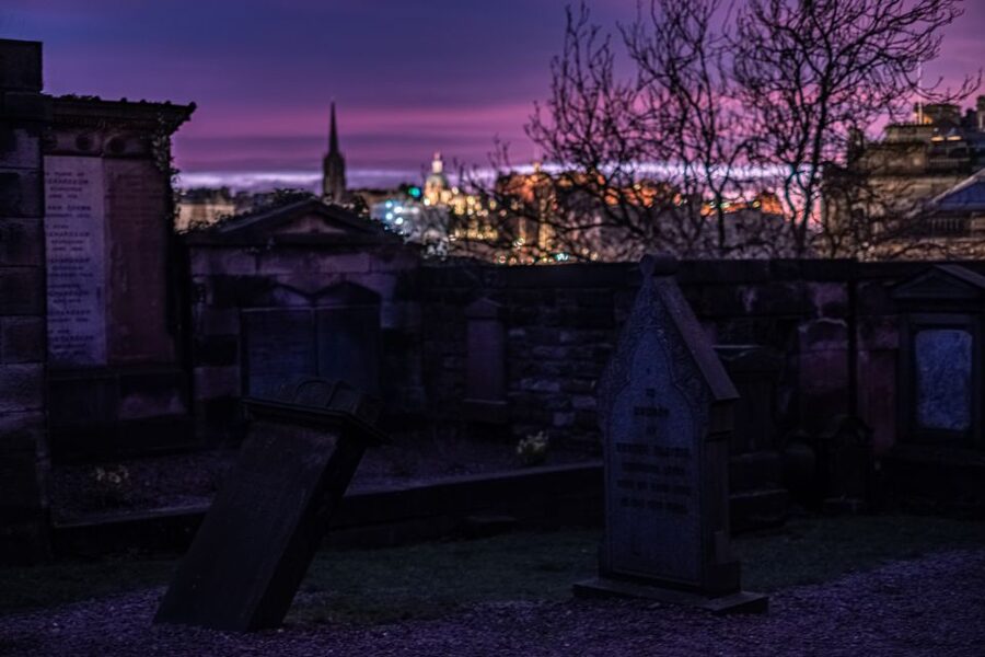 Edinburgh: Dark Secrets of the Old Town Halloween Tour - Starting opposite St. Giles’ Cathedral