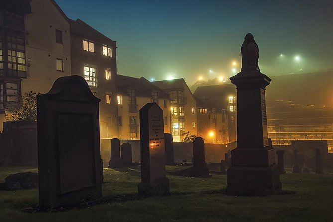 Edinburgh Darkside Walking Tour: Mysteries, Murder and Legends - What the guides add to the evening