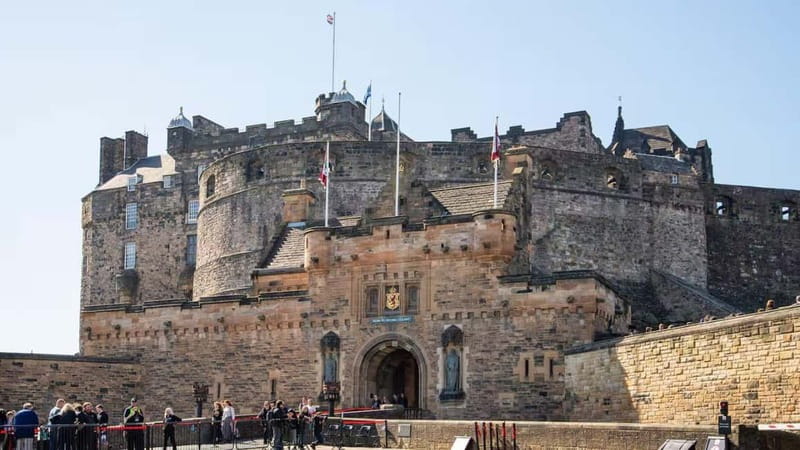 Edinburgh: Edinburgh Castle Guided History Tour with Tickets - The Great Hall and royal ceremony