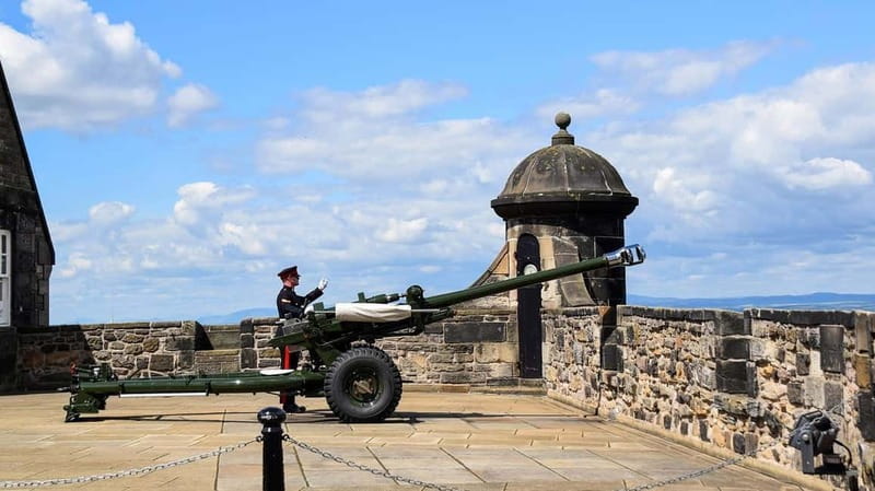 Edinburgh: Edinburgh Castle Guided History Tour with Tickets - Dungeons, military prison, and the darker side of the fortress