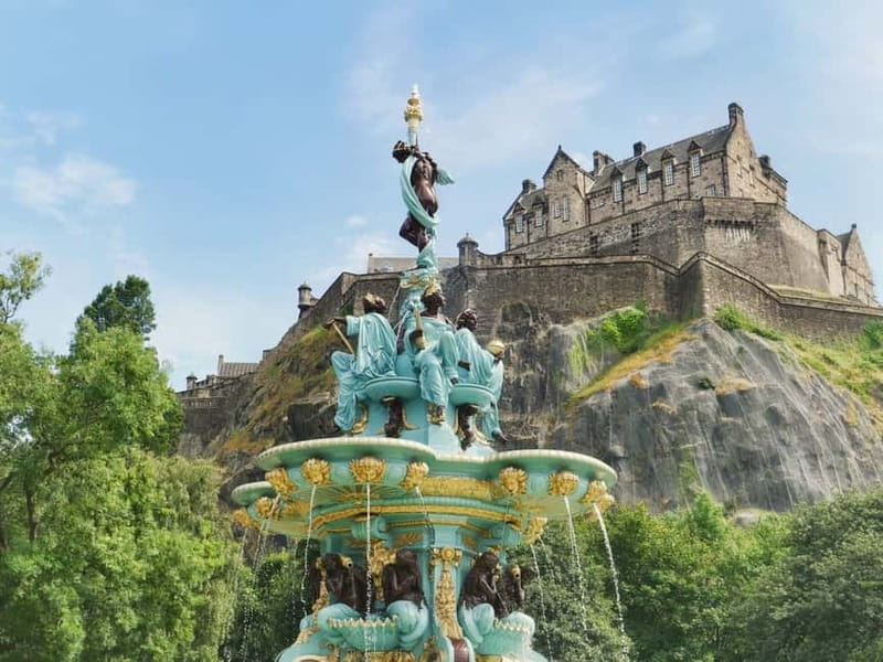 Edinburgh: Edinburgh Castle Guided History Tour with Tickets - The cliffs and Thomas Randolph’s daring climb