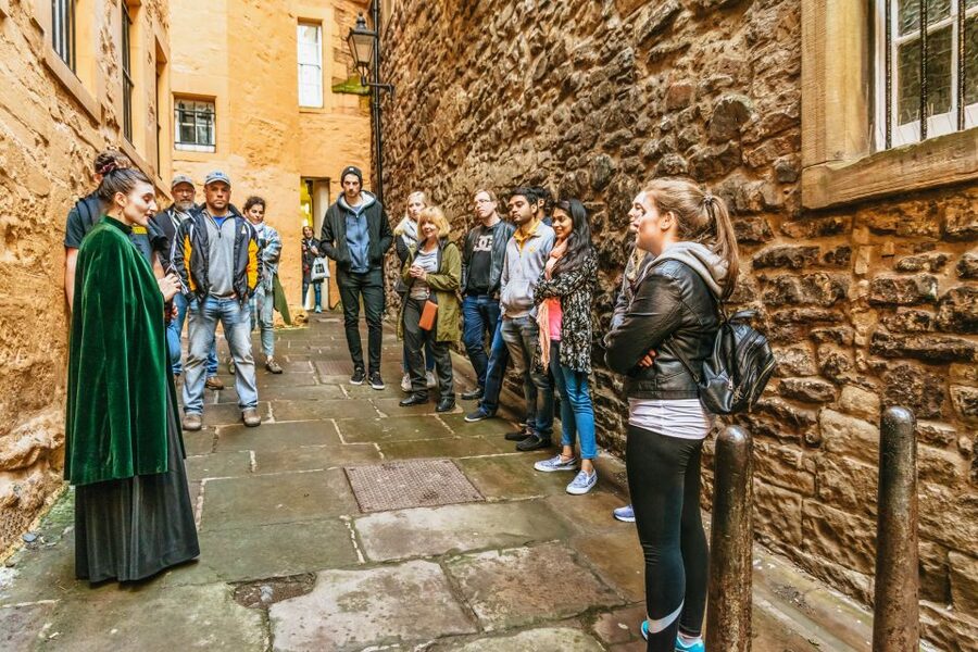 Edinburgh: Evening Underground Ghost Tour - Greyfriars Kirkyard in the dark