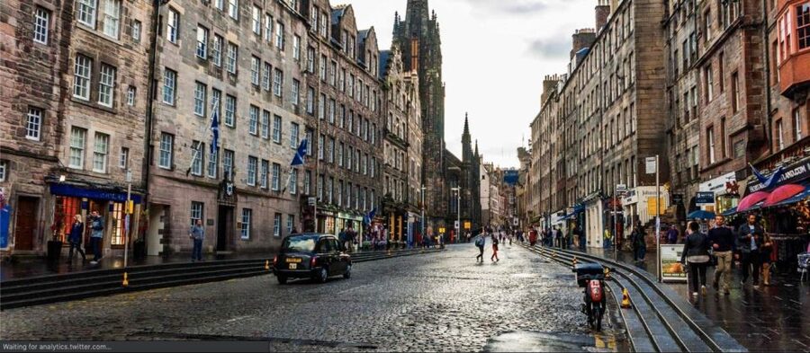 Edinburgh: Extreme Paranormal Underground Ghost Tour - Starting on Edinburgh’s Royal Mile