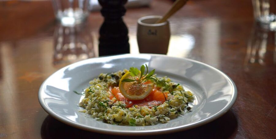Edinburgh: Food & Drink Tasting Tour - Guides who make the difference