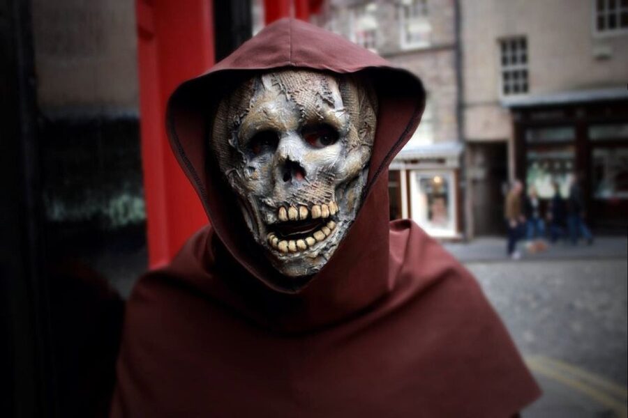Edinburgh Ghosts & Gore Walking Tour - Why the Acting Matters