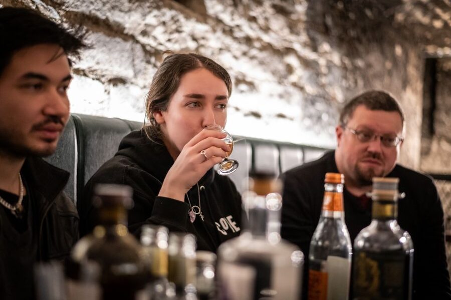 Edinburgh: Gin Tasting at Underground Venue - Who should book this Edinburgh gin tasting?