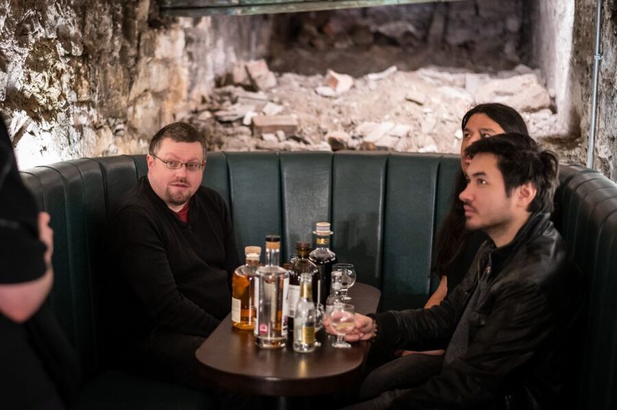 Edinburgh: Gin Tasting at Underground Venue - Four gins, four different directions