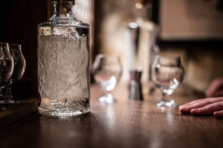 Edinburgh: Gin Tasting at Underground Venue - Garnishes and personal taste