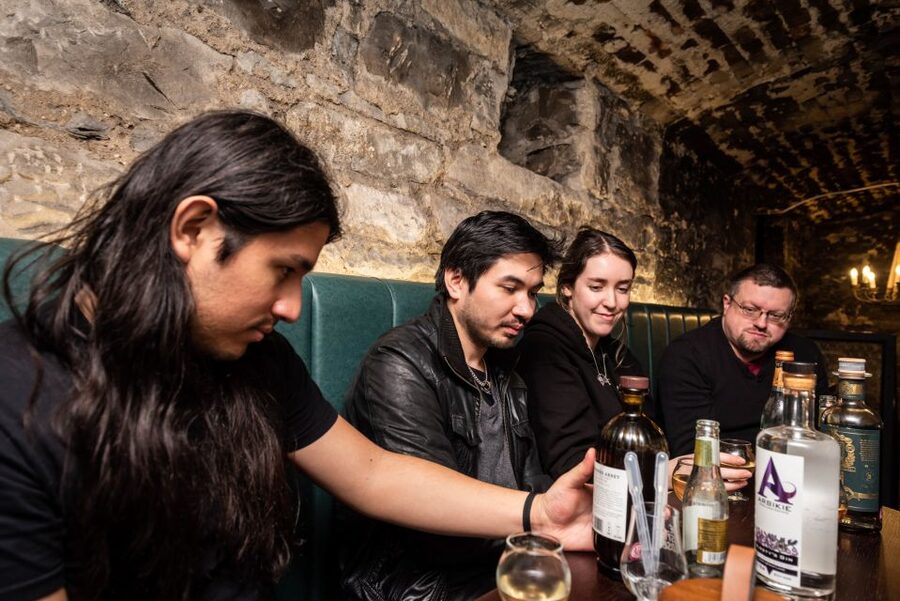 Edinburgh: Gin Tasting at Underground Venue - A guide-led hour with a theatrical touch