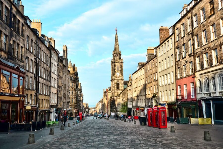 Edinburgh: Guided Harry Potter Tour in French - Starting on the Royal Mile beside City Chambers